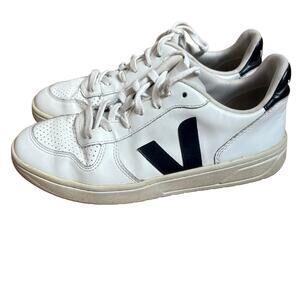 VEJA white leather black accents low top mens lace sneakers SIZE 9